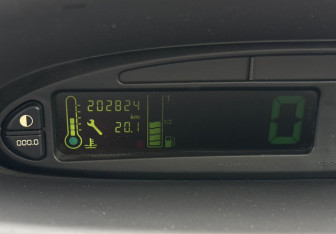Подержанный автомобиль Citroen Xsara Picasso 2006 года (12 фото)