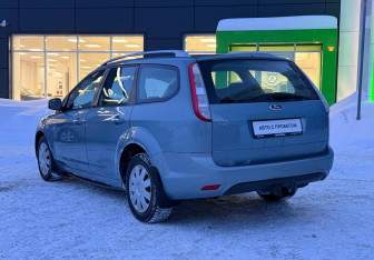 Подержанный автомобиль Ford Focus Wagon 2010 года (7 фото)
