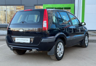 Подержанный автомобиль Ford Fusion 2007 года (5 фото)