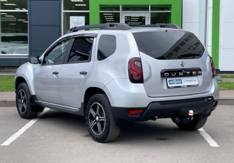 Подержанный автомобиль Renault Duster 2021 года (7 фото)