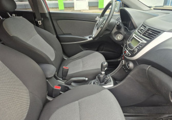 Подержанный автомобиль Hyundai Solaris Hatchback 2011 года (9 фото)