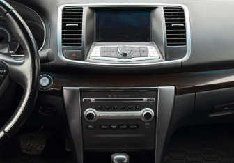 Подержанный автомобиль Nissan Teana 2012 года (15 фото)
