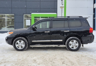 Подержанный автомобиль Toyota Land Cruiser Suv 2012 года (8 фото)