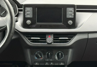 Подержанный автомобиль Skoda Rapid Liftback 2022 года (14 фото)