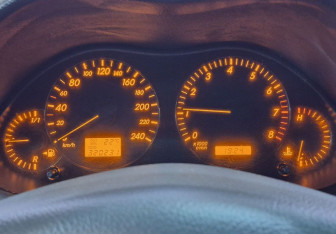 Подержанный автомобиль Toyota Avensis Wagon 2005 года (12 фото)