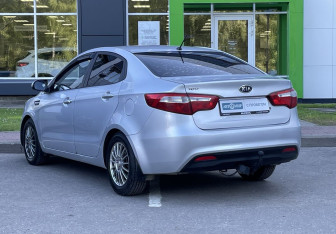 Подержанный автомобиль Kia Rio Sedan 2011 года (7 фото)