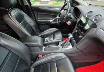 Подержанный автомобиль Ford Mondeo Sedan 2013 года (10 фото)