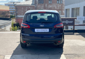 Подержанный автомобиль Ford S-MAX 2011 года (4 фото)