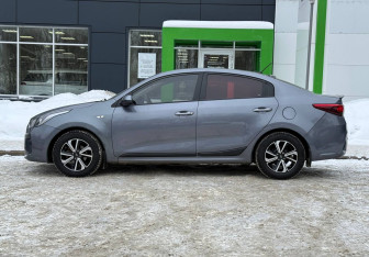 Подержанный автомобиль Kia Rio Sedan 2017 года (8 фото)