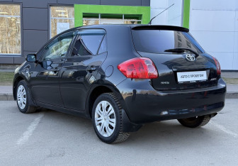 Подержанный автомобиль Toyota Auris Hatchback 2007 года (7 фото)