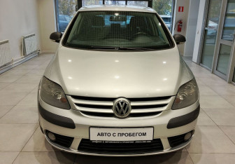 Подержанный автомобиль Volkswagen Golf Plus 2008 года (2 фото)