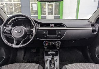 Подержанный автомобиль Kia Rio Hatchback 2018 года (11 фото)