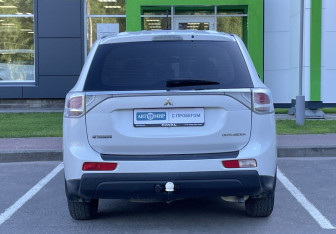 Подержанный автомобиль Mitsubishi Outlander 2013 года (6 фото)