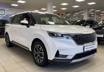 Подержанный автомобиль Kia Carnival 2023 года (3 фото)