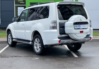 Подержанный автомобиль Mitsubishi Pajero 2014 года (7 фото)