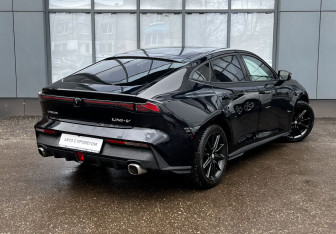 Подержанный автомобиль Changan UNI-V 2022 года (6 фото)