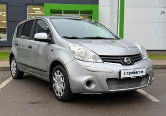 Подержанный автомобиль Nissan Note 2010 года (3 фото)