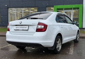 Подержанный автомобиль Skoda Rapid Liftback 2019 года (5 фото)