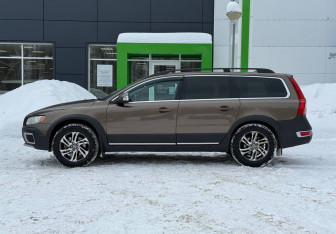 Подержанный автомобиль Volvo XC70 2011 года (8 фото)