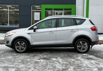 Подержанный автомобиль Ford Kuga 2009 года (8 фото)
