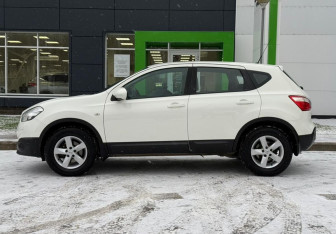 Подержанный автомобиль Nissan Qashqai 2010 года (8 фото)