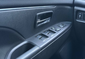 Подержанный автомобиль Mitsubishi ASX 2014 года (14 фото)