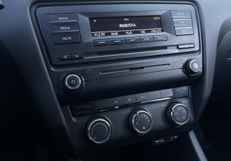 Подержанный автомобиль Skoda Octavia Liftback 2013 года (14 фото)