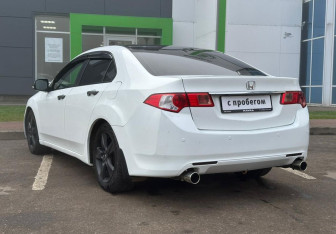 Подержанный автомобиль Honda Accord Sedan 2012 года (7 фото)