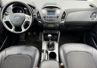 Подержанный автомобиль Hyundai ix35 2014 года (10 фото)