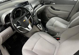 Подержанный автомобиль Chevrolet Orlando 2012 года (9 фото)