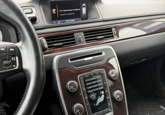 Подержанный автомобиль Volvo XC70 2011 года (13 фото)