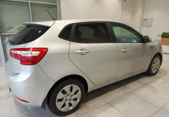 Подержанный автомобиль Kia Rio Hatchback 2014 года (4 фото)