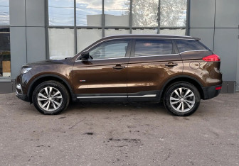 Подержанный автомобиль Geely Atlas 2019 года (5 фото)