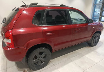 Подержанный автомобиль Hyundai Tucson 2008 года (4 фото)