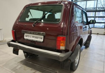 Подержанный автомобиль LADA (ВАЗ) 2121 (4x4) 2015 года (6 фото)