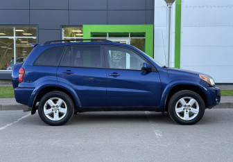 Подержанный автомобиль Toyota RAV4 2003 года (4 фото)