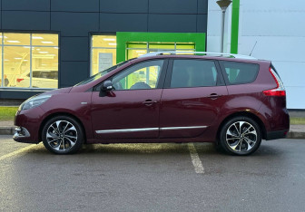 Подержанный автомобиль Renault Scenic 2015 года (8 фото)