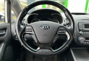Подержанный автомобиль Kia Cerato Sedan 2019 года (13 фото)
