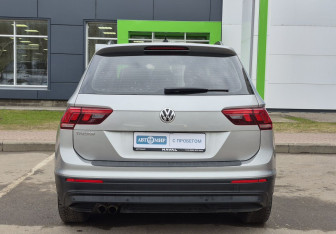 Подержанный автомобиль Volkswagen Tiguan 2020 года (6 фото)