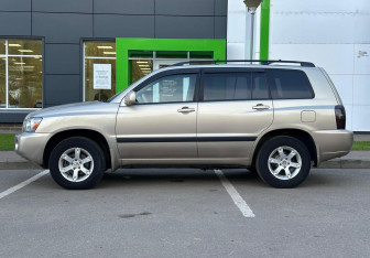 Подержанный автомобиль Toyota Highlander 2005 года (8 фото)