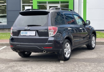 Подержанный автомобиль Subaru Forester Suv 2010 года (5 фото)
