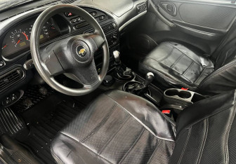 Подержанный автомобиль Chevrolet Niva 2013 года (10 фото)