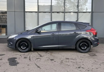 Подержанный автомобиль Ford Focus Hatchback 2011 года (6 фото)