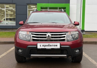 Подержанный автомобиль Renault Duster 2015 года (2 фото)
