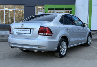 Подержанный автомобиль Volkswagen Polo Sedan 2016 года (5 фото)