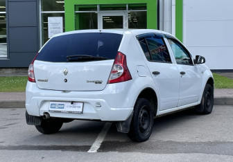 Подержанный автомобиль Renault Sandero 2010 года (5 фото)