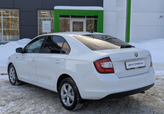 Подержанный автомобиль Skoda Rapid Liftback 2019 года (7 фото)