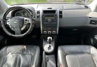 Подержанный автомобиль Nissan X-Trail 2008 года (9 фото)
