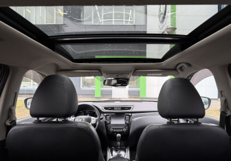 Подержанный автомобиль Nissan X-Trail 2015 года (15 фото)