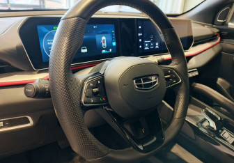 Подержанный автомобиль Geely Coolray 2023 года (14 фото)